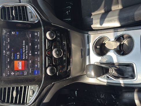 Used 2021 Jeep Grand Cherokee Laredo X AWD/4WD image 19