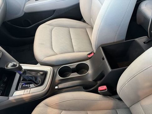 Used 2017 Hyundai Elantra SE image 21