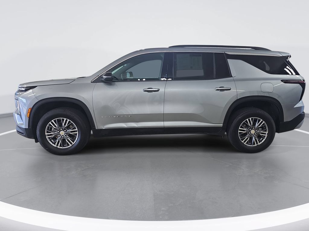 Used 2025 Chevrolet Traverse LT FWD image 7