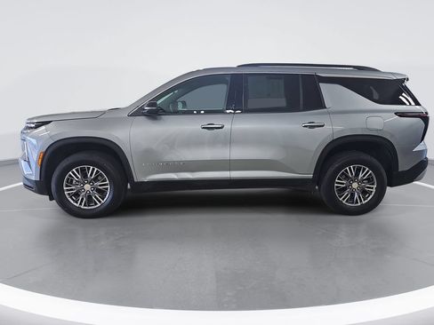 Used 2025 Chevrolet Traverse LT FWD image 7