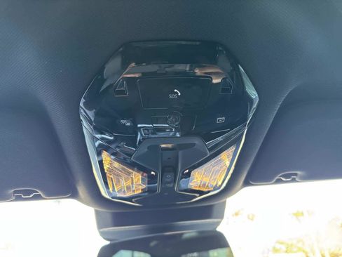 Certified 2025 BMW i7 eDrive50 w/ M Sport Package image 27