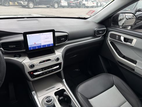 Used 2022 Ford Explorer XLT w/ Equipment Group 202A image 23