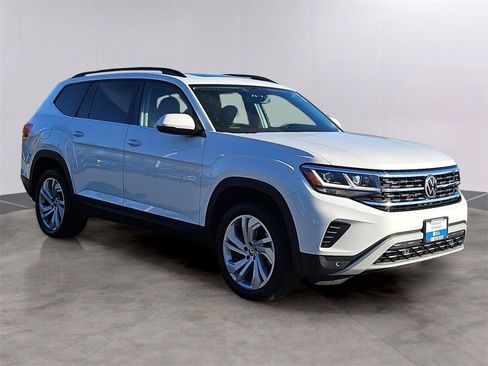 Certified 2022 Volkswagen Atlas SE w/ Panoramic Sunroof Package image 3