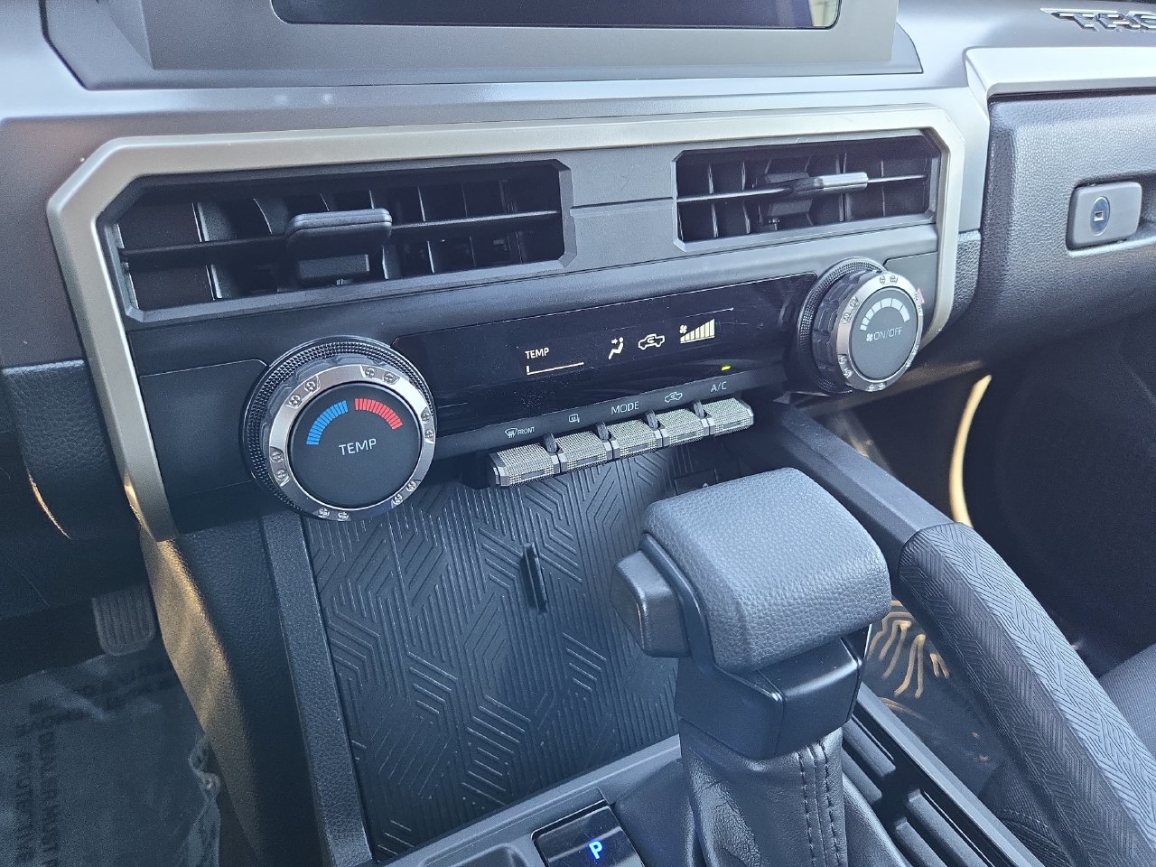 Used 2024 Toyota Tacoma SR5 AWD/4WD image 19