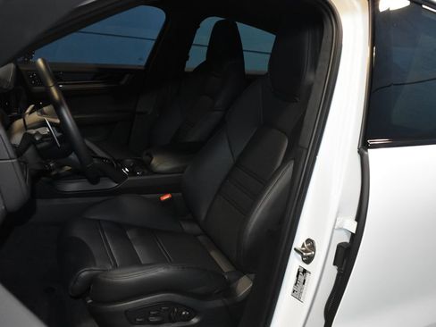 Certified 2024 Porsche Cayenne Turbo GT image 6