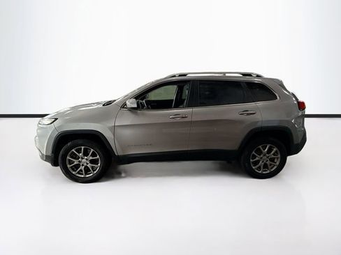 Used 2018 Jeep Cherokee Latitude Plus w/ Cold Weather Group image 9