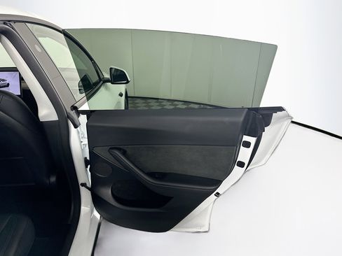 Used 2024 Tesla Model Y Long Range image 28