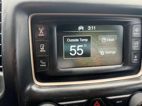 Used 2016 Jeep Grand Cherokee Laredo image 23