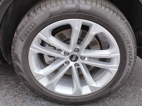 Certified 2025 Audi Q7 Premium Plus image 11