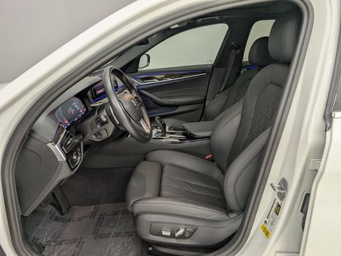 Certified 2023 BMW 530i w/ Convenience Package image 3