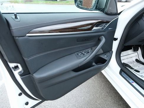 Used 2023 BMW M550i xDrive AWD/4WD image 15