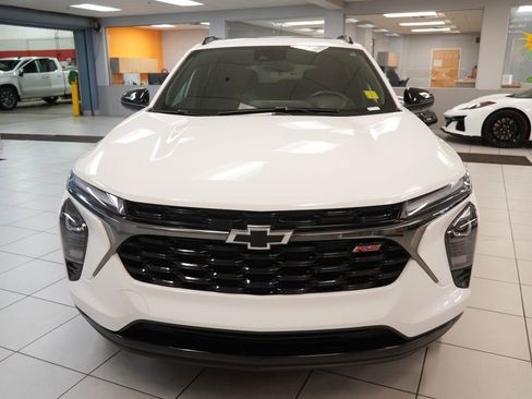 Certified 2024 Chevrolet Trax RS w/ Sunroof Package FWD image 15