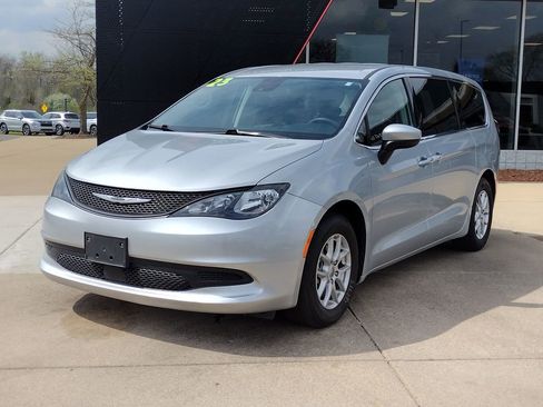 Used 2023 Chrysler Voyager LX FWD image 1