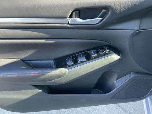 Used 2024 Nissan Altima 2.5 SR image 15