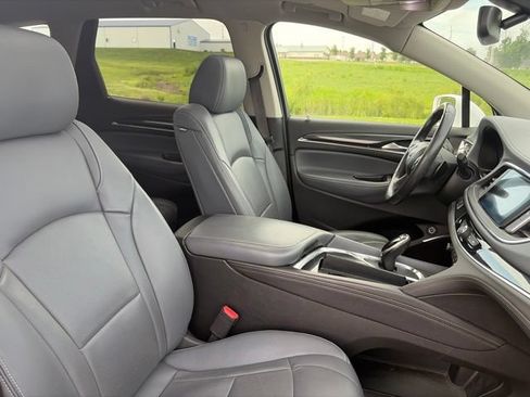 Used 2020 Buick Enclave Essence AWD/4WD image 8