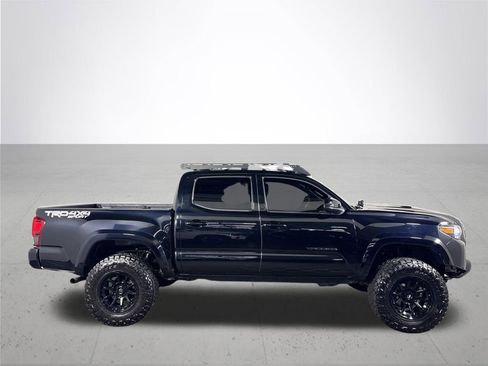 Used 2019 Toyota Tacoma TRD Sport image 5