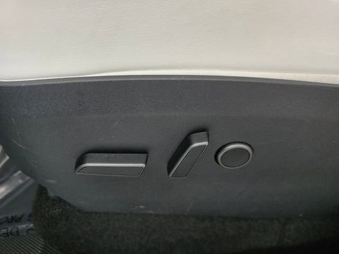 Used 2023 Tesla Model Y Long Range AWD/4WD image 22