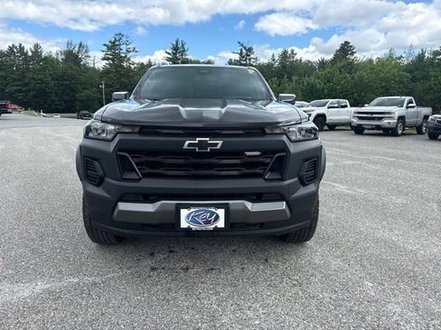 Used 2025 Chevrolet Colorado Trail Boss AWD/4WD image 2