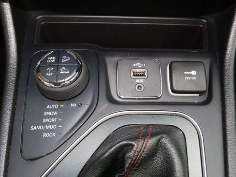 Used 2021 Jeep Cherokee Trailhawk w/ Trailer Tow Group image 25