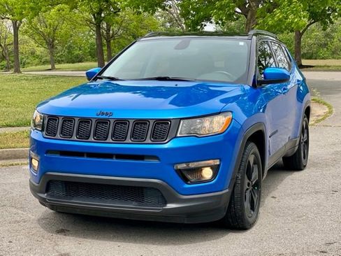 Used 2018 Jeep Compass Latitude w/ Popular Equipment Group FWD image 3
