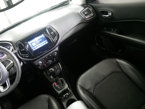 Used 2019 Jeep Compass Latitude AWD/4WD image 11