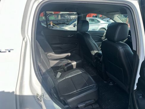 Used 2023 GMC Acadia SLT AWD/4WD image 4