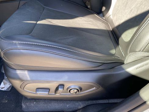 New 2026 Jeep Grand Cherokee Altitude image 9