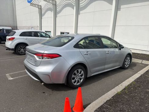 Used 2022 Toyota Corolla LE w/ Carpet Mat Package (TMS) image 15