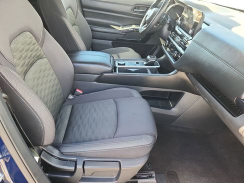 Used 2025 Nissan Pathfinder SV AWD/4WD image 16