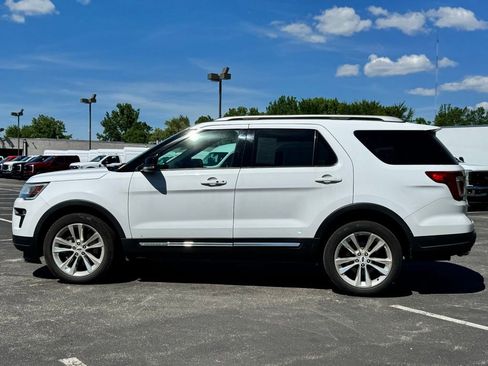 Used 2018 Ford Explorer XLT w/ Equipment Group 202A AWD/4WD image 4