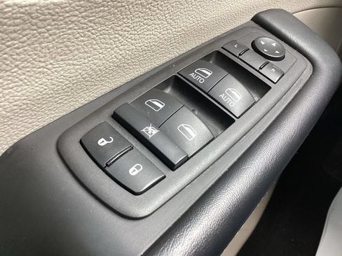 Used 2023 Chrysler Pacifica Touring-L FWD image 24