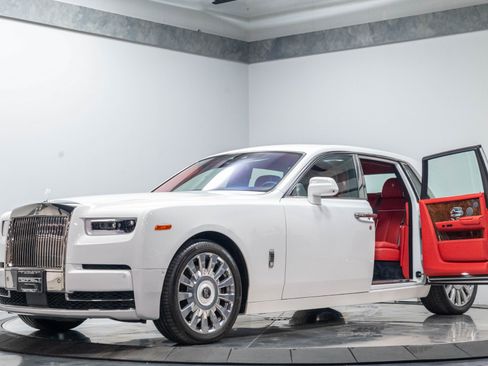 Used 2019 Rolls-Royce Phantom Sedan RWD image 2