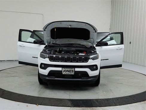 New 2026 Jeep Compass Latitude image 10