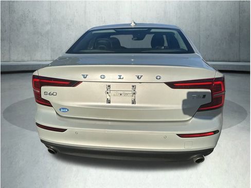 Used 2020 Volvo S60 T6 Momentum image 8