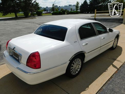 Used 2003 Lincoln Town Car Executive image 7
