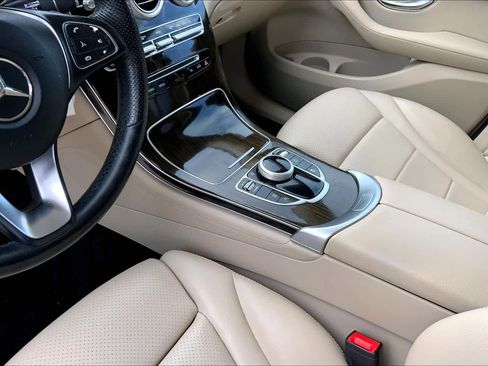 Used 2019 Mercedes-Benz GLC 300 GLC 300 w/ Premium Package image 16