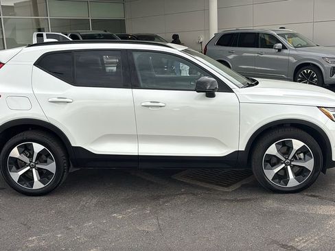 Certified 2026 Volvo XC40 B5 Plus AWD/4WD image 28