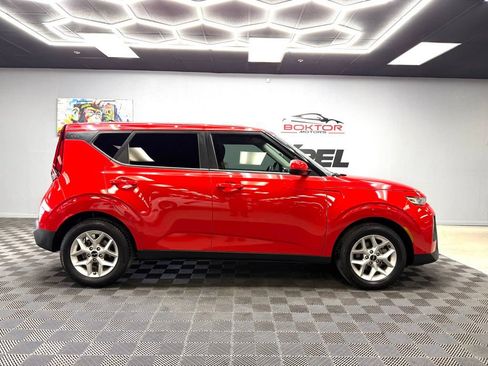 Used 2022 Kia Soul LX w/ Technology Package FWD image 16
