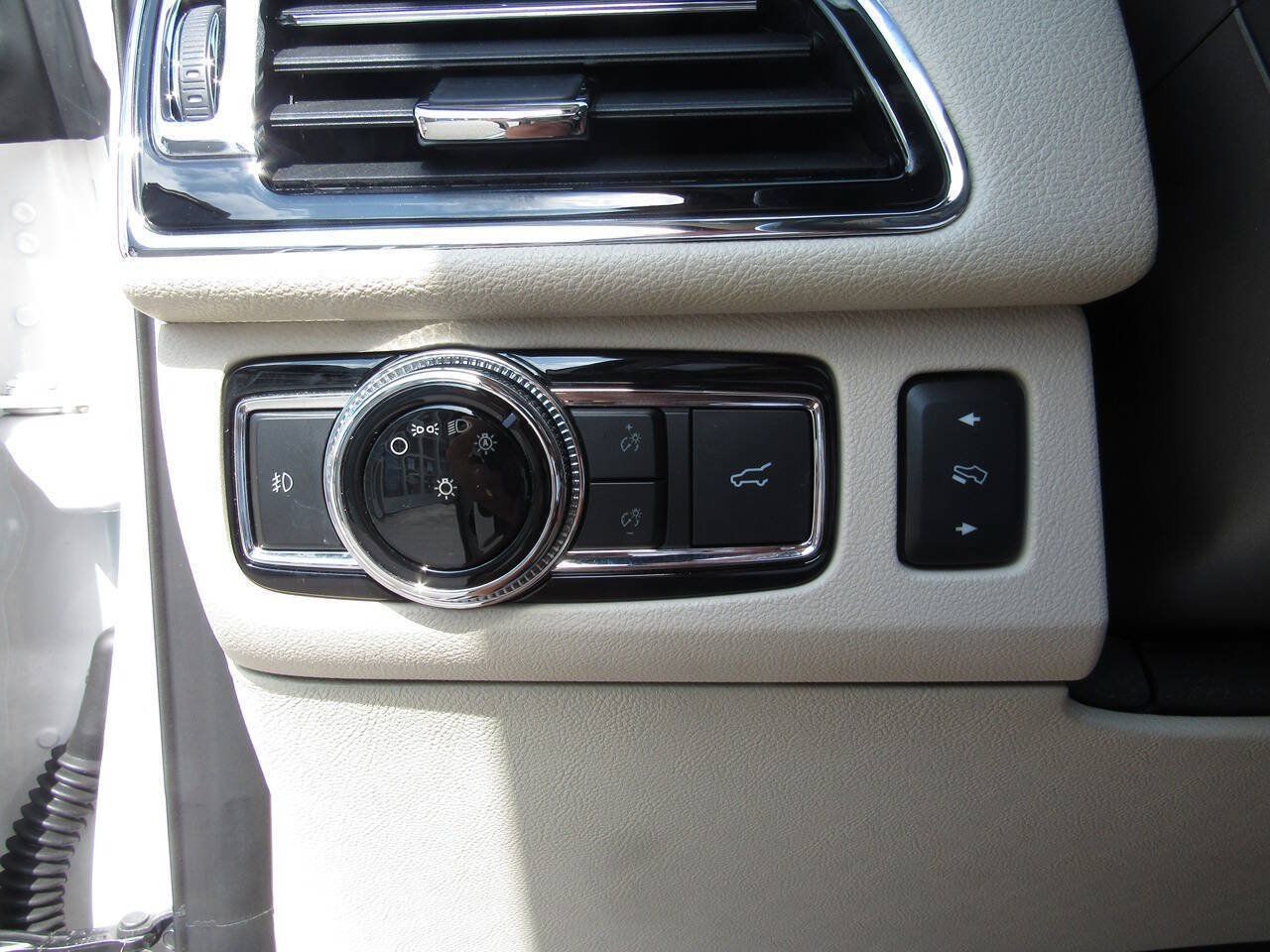 Used 2019 Lincoln Navigator Reserve w/ Cargo Package AWD/4WD image 33