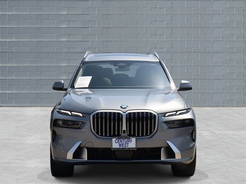 Used 2025 BMW X7 xDrive40i w/ Premium Package image 3