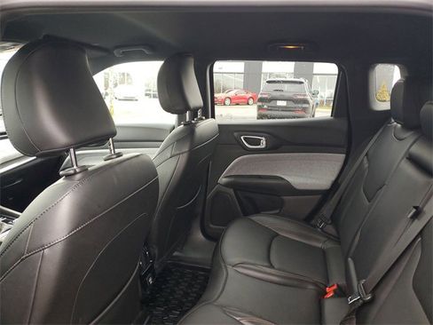 Used 2023 Jeep Compass Latitude image 9