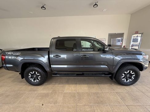 Used 2018 Toyota Tacoma TRD Sport w/ Technology Package AWD/4WD image 9