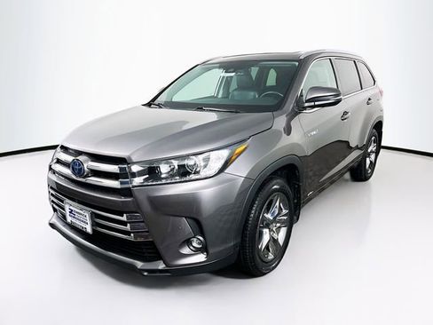 Used 2019 Toyota Highlander Limited Platinum image 3