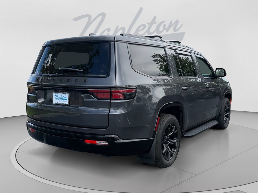 Used 2023 Jeep Wagoneer Series II RWD image 6