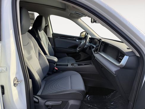 New 2026 Volkswagen Tiguan SE image 19