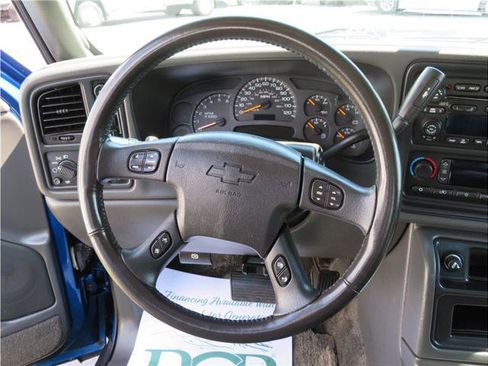 Used 2003 Chevrolet Avalanche 4x4 w/ Driver Convenience Package image 10