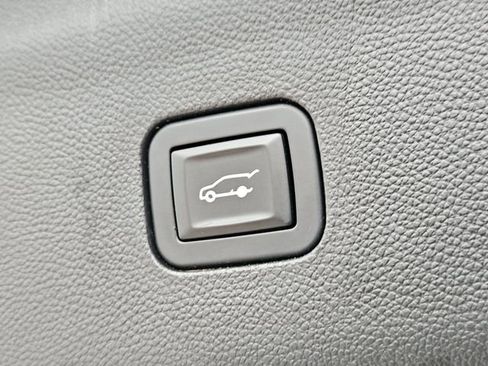 Used 2019 Buick Enclave Premium w/ LPO, Luxury Package image 25