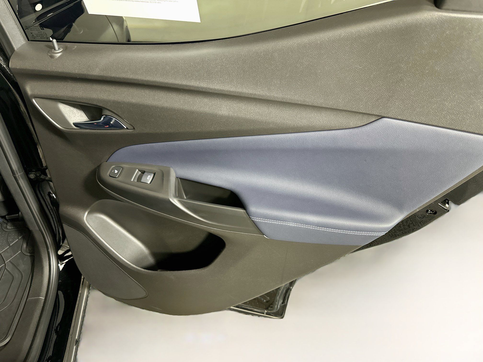 Used 2023 Chevrolet Bolt EUV Premier FWD image 28