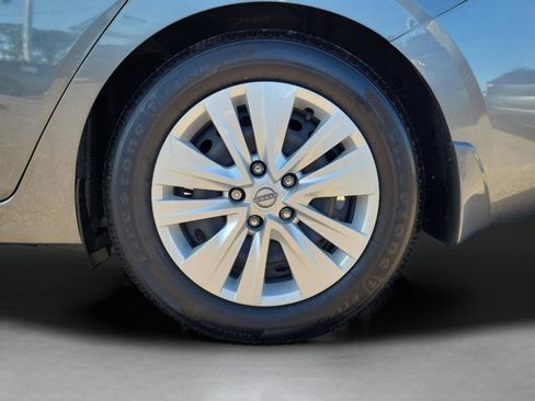 Certified 2025 Nissan Sentra S image 7