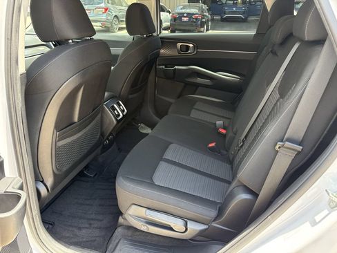 Used 2023 Kia Sorento LX FWD image 24